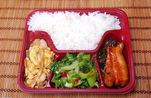 食堂肉菜份量